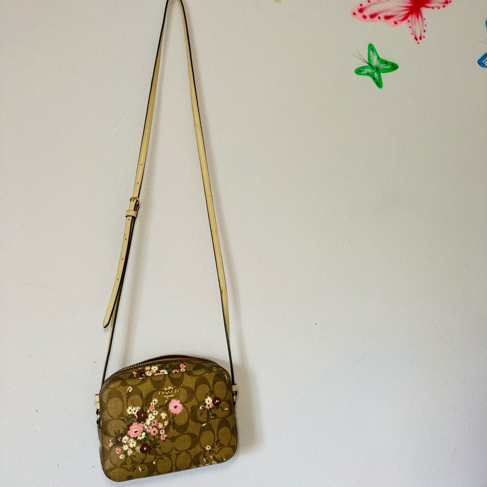 COACH Evergreen Floral Camera
Bag Crossbody